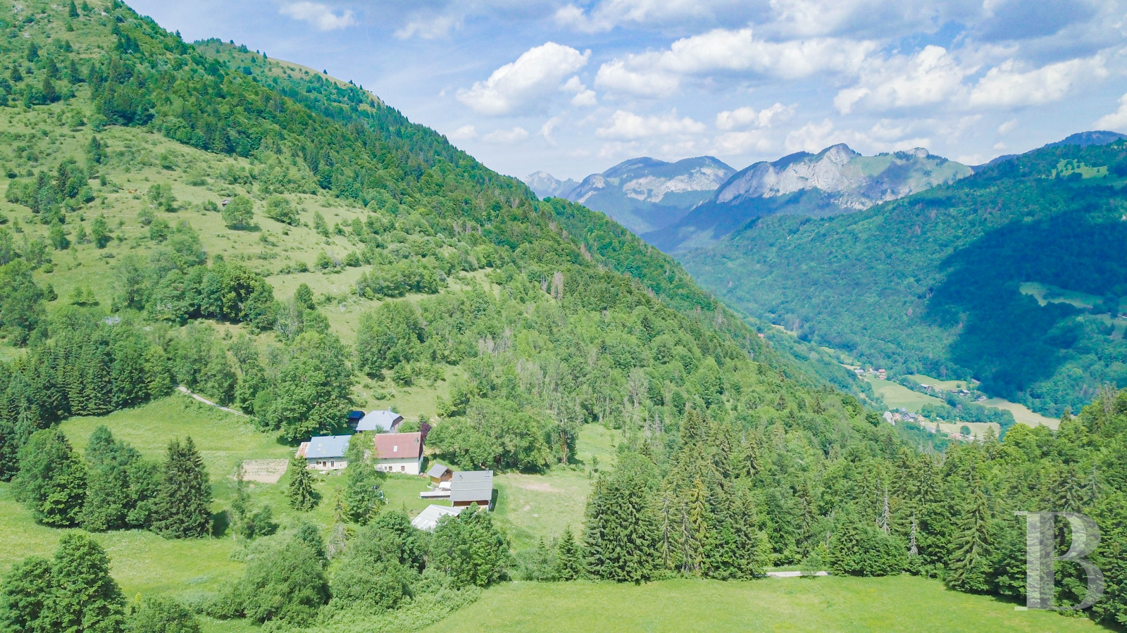 A traditional chalet barn surrounded by alpine pastures in Haute-Savoie, not far from Morzine - photo  n°1